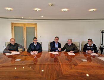 Firma di un nuovo contratto collettivo tra GWU e Gutenberg