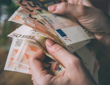 La maggior parte dei dipendenti guadagna più di 20.000 euro