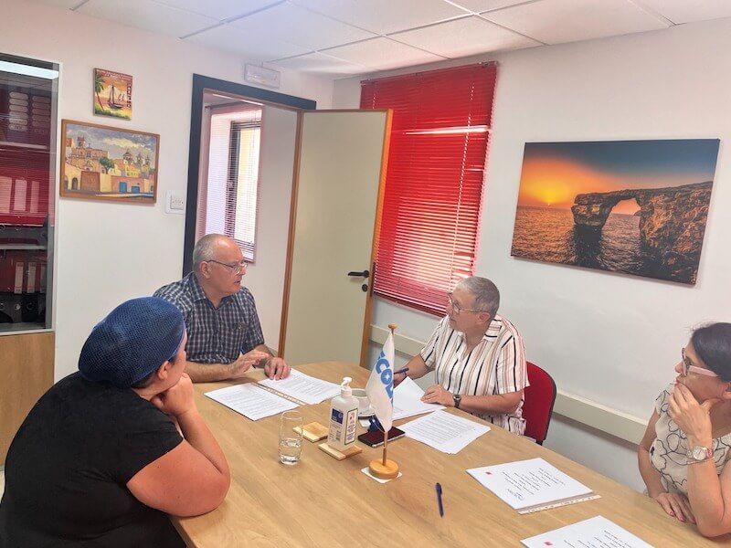 La GWU firma un contratto collettivo con Microtek