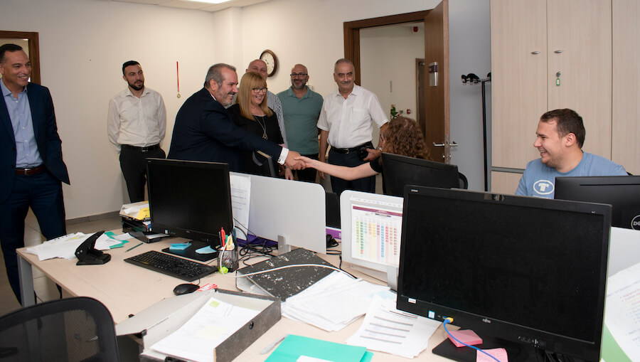 LA GWU VISITA I LAVORATORI BOV SULL’ISOLA