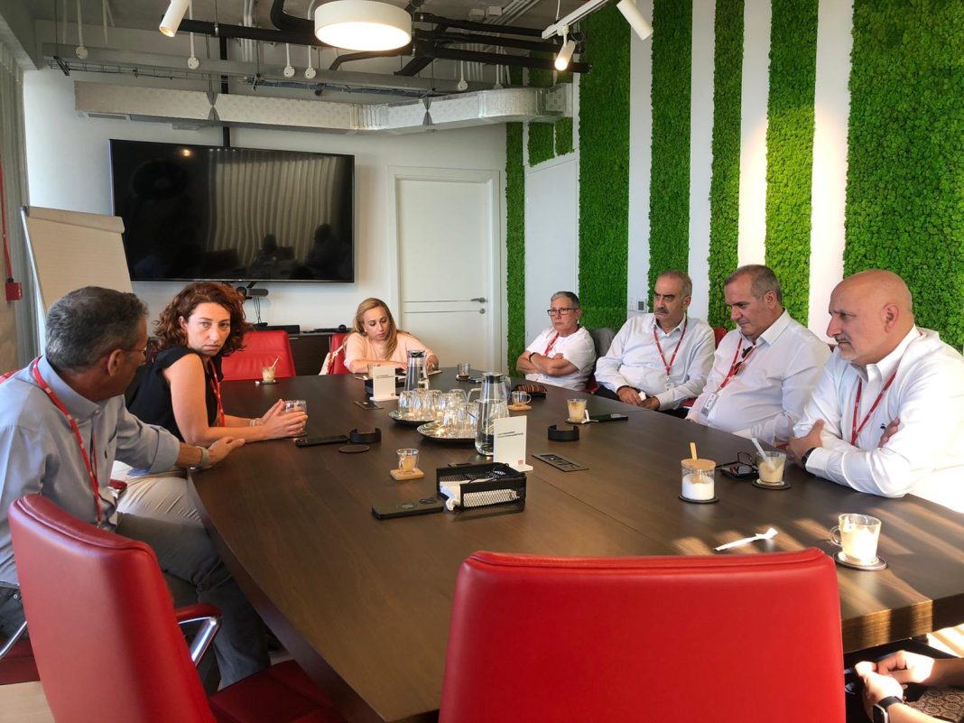 La GWU in visita al centro di distribuzione del carburante a Ħas-Saptan