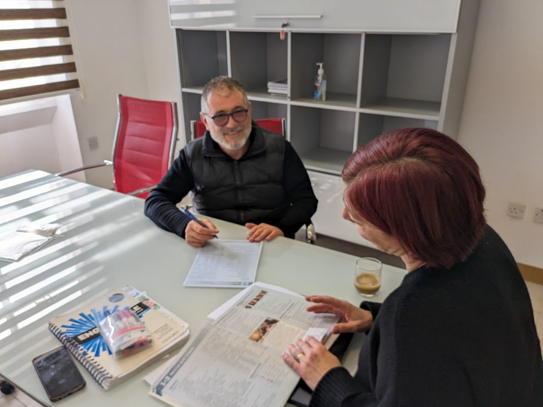 Korsijiet tal-Ingliż mill-Iskola Internazzjonali tal-Lingwi Unilang għal titjib fil-komunikazzjoni tal-ħaddiema