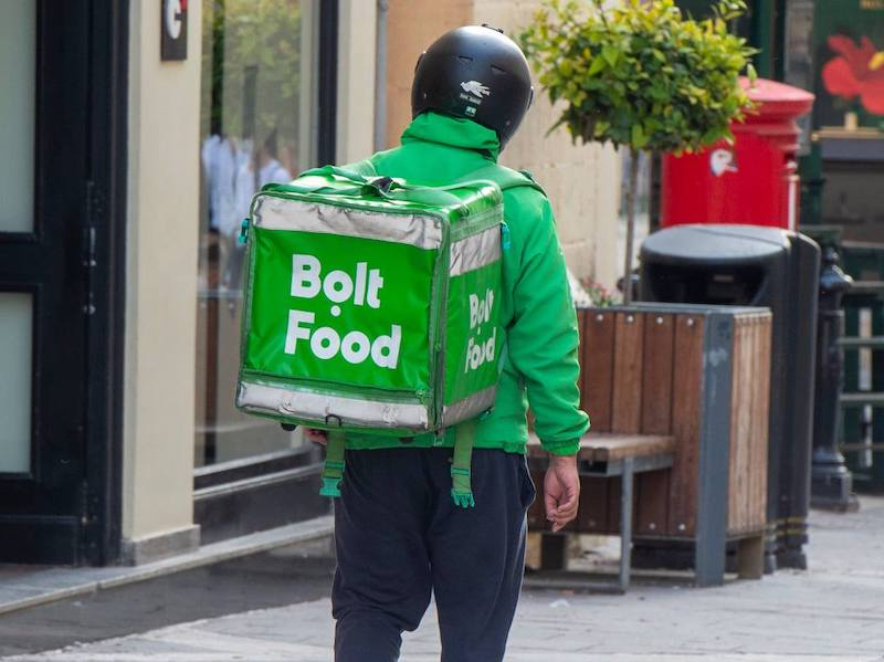 Ħudu responsabbiltà tal-kundizzjonijiet tax-xogħol u l-ħlas tal-ħaddiema – GWU lill-kumpaniji tat-tqassim tal-ikel u tat-taxis