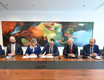 GWU and BOV sign new collective agreement for bank employees