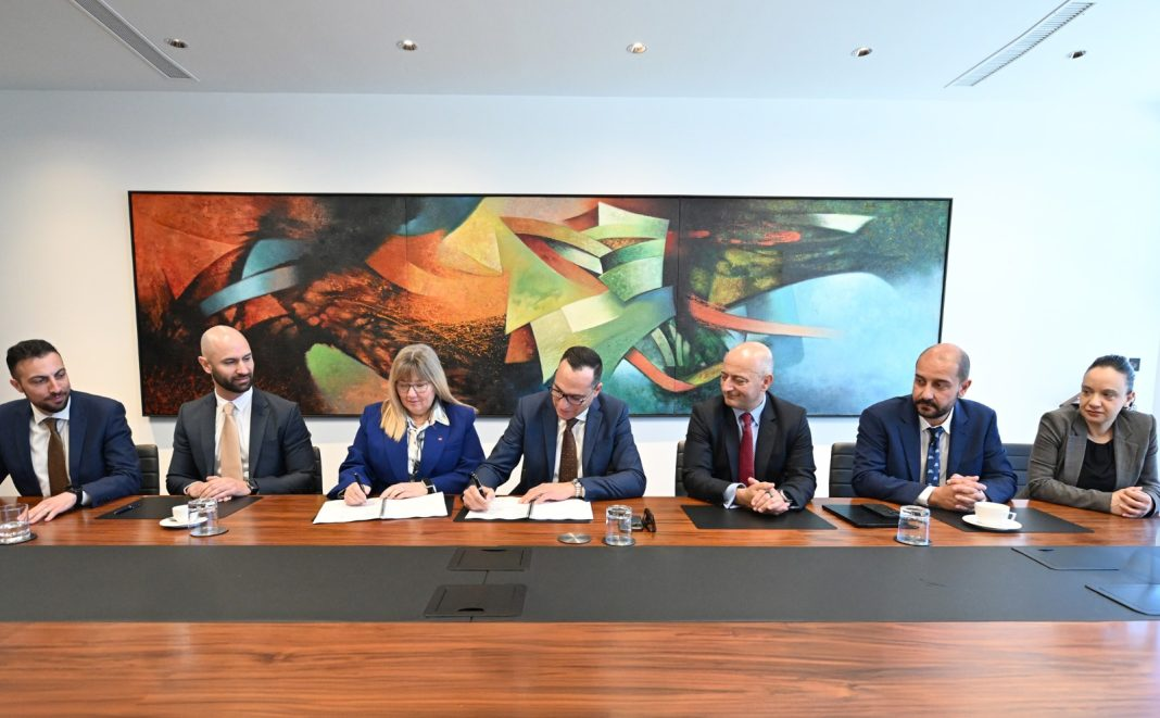 GWU and BOV sign new collective agreement for bank employees