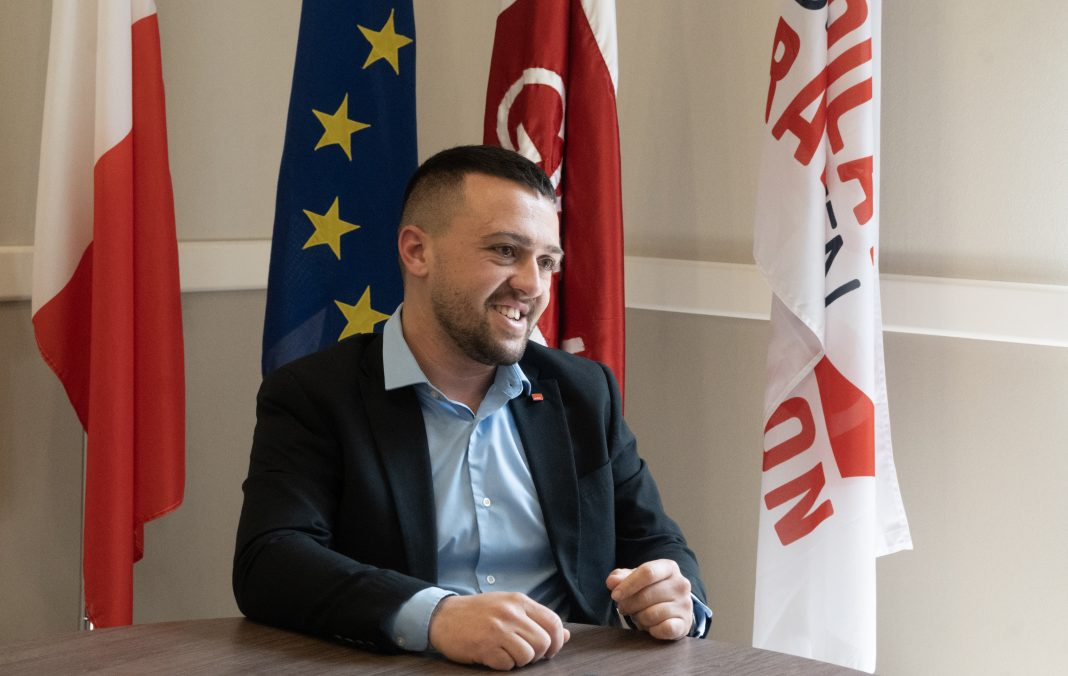 Un Giovane Visionario alla Guida della Sezione Marittima e Aviazione della GWU