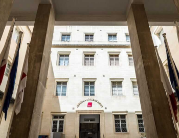 Il-GWU tikseb rikonoxximent fl-Information Class u l-Economics Class, żewġ klassijiet separati fis-Servizz Pubbliku